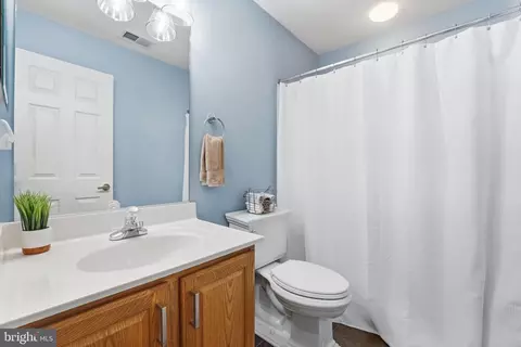 Bath - 13886 Crabtree Way, Gainesville, VA 20155 photo 6 of 7