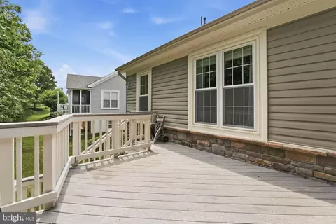 Exterior - 13886 Crabtree Way, Gainesville, VA 20155 photo 8 of 10