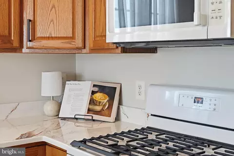 Kitchen - 13886 Crabtree Way, Gainesville, VA 20155 photo 5 of 6