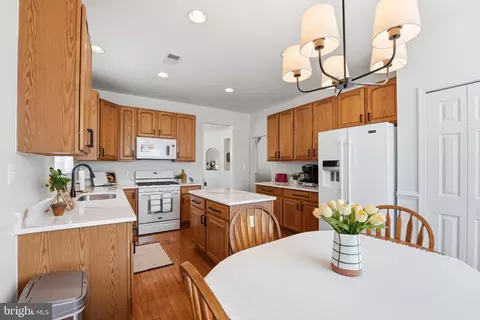 Kitchen - 13886 Crabtree Way, Gainesville, VA 20155 photo 6 of 6