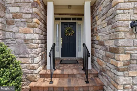 Exterior - 13886 Crabtree Way, Gainesville, VA 20155 photo 5 of 10