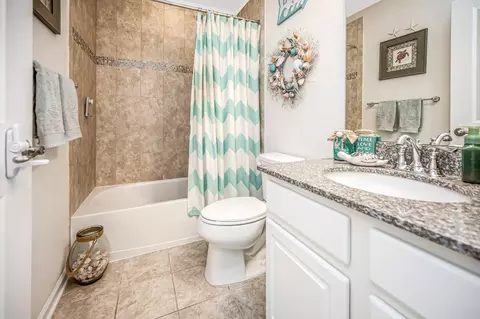 Bath - 7739 Milton Cir, Gainesville, VA 20155 photo 4 of 5