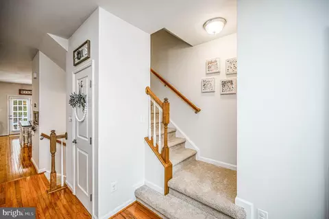 Entry Way - 7739 Milton Cir, Gainesville, VA 20155 photo 5 of 7