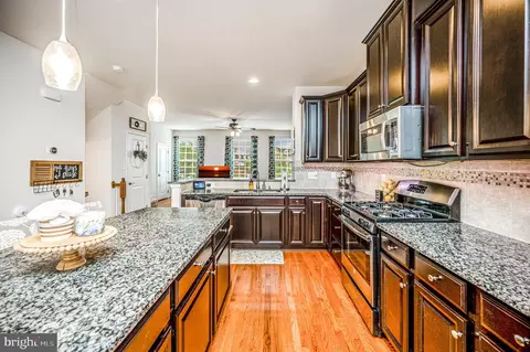 Kitchen - 7739 Milton Cir, Gainesville, VA 20155 photo 5 of 6