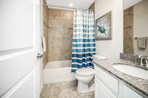 Bath - 7739 Milton Cir, Gainesville, VA 20155 photo 5 of 5