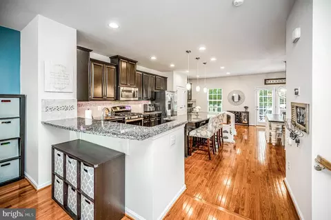 Entry Way - 7739 Milton Cir, Gainesville, VA 20155 photo 3 of 7