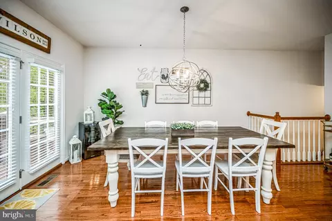 Dining - 7739 Milton Cir, Gainesville, VA 20155 photo 2 of 4