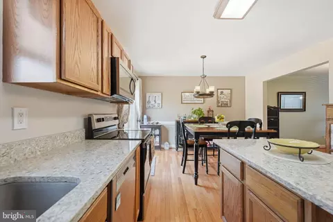 Kitchen - 9083 Slate Stone Loop, Bristow, VA 20136 photo 3 of 4