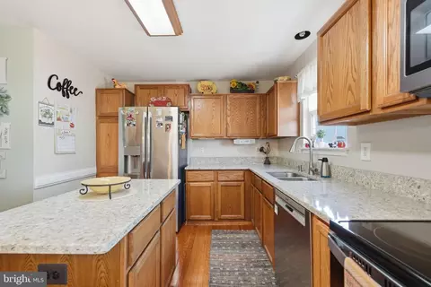 Kitchen - 9083 Slate Stone Loop, Bristow, VA 20136 photo 4 of 4