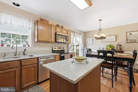 Kitchen - 9083 Slate Stone Loop, Bristow, VA 20136 photo 2 of 4