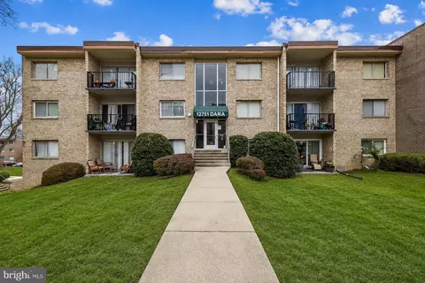 12751 Dara Dr #102, Woodbridge, VA 22192