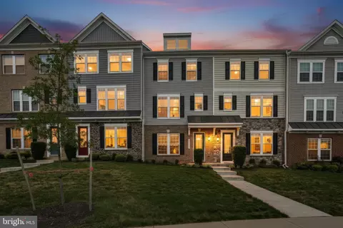 6310 Berkley Bridge Pl, Haymarket, VA 20169