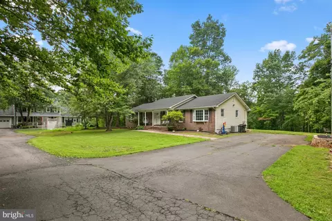 Exterior - 6716 River Rd, Manassas, VA 20111 photo 7 of 8