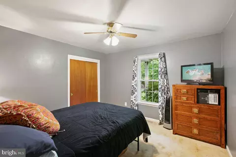 Bedroom - 6716 River Rd, Manassas, VA 20111 photo 4 of 7