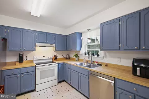 Kitchen - 6716 River Rd, Manassas, VA 20111 photo 1 of 2