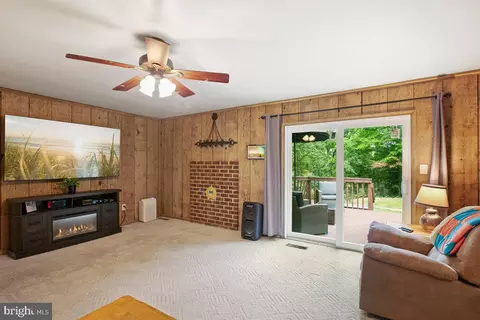 Living - 6716 River Rd, Manassas, VA 20111 photo 2 of 3