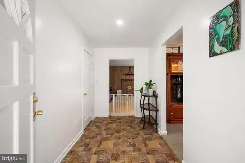 Entry Way - 6716 River Rd, Manassas, VA 20111 photo 2 of 3