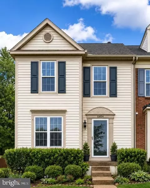 13054 Hunterbrook Dr, Woodbridge, VA 22192