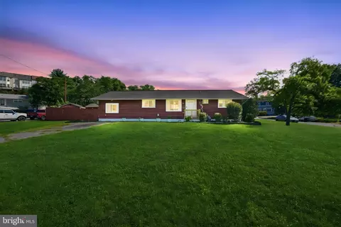 906 Wingfield Rd, Woodbridge, VA 22191