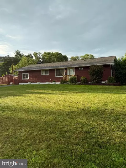 906 Wingfield Rd, Woodbridge, VA 22191