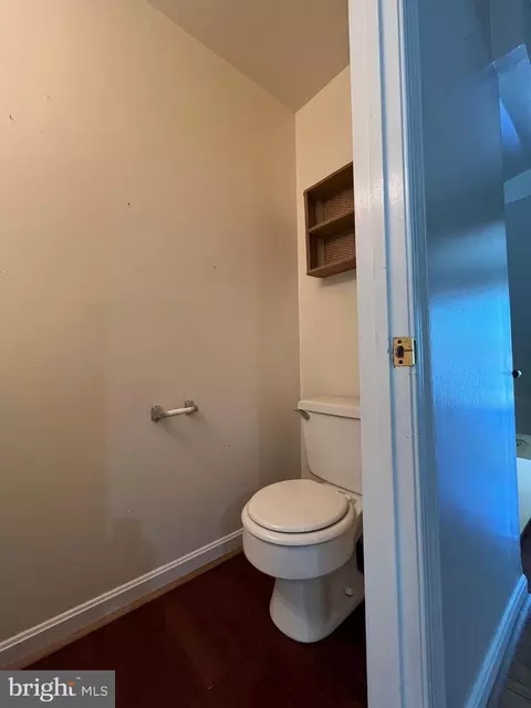 Bath - 3723 Tavern Way, Triangle, VA 22172 photo 1 of 4