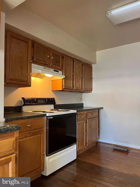Kitchen - 3723 Tavern Way, Triangle, VA 22172 photo 5 of 7