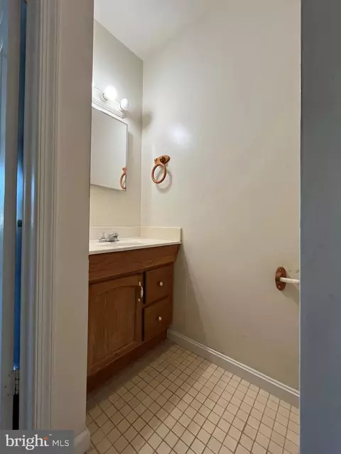 Bath - 3723 Tavern Way, Triangle, VA 22172 photo 3 of 4