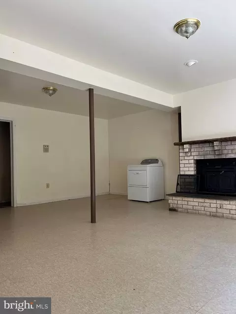 Living - 3723 Tavern Way, Triangle, VA 22172 photo 6 of 6