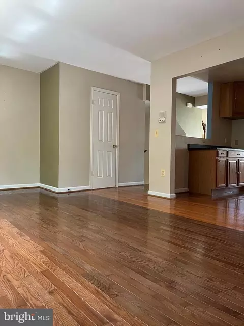 Living - 3723 Tavern Way, Triangle, VA 22172 photo 2 of 6