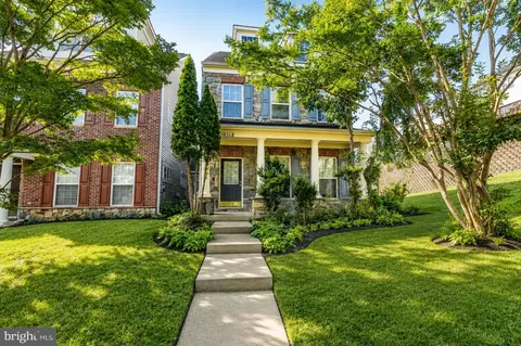 16518 Bobster Ct, Woodbridge, VA 22191