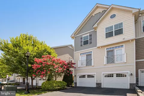 1567 Renate Dr, Woodbridge, VA 22192