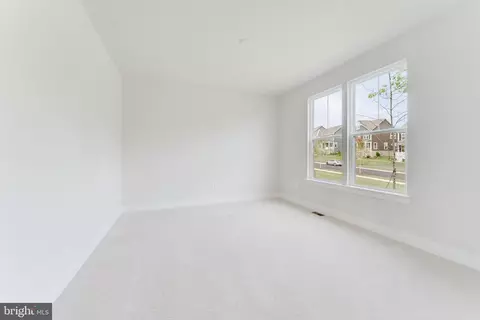 Living - 1929 River Heritage Blvd, Dumfries, VA 22026 photo 10 of 12