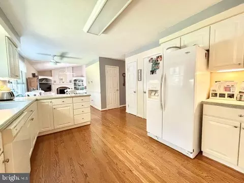 Kitchen - 6512 Basil Ct, Manassas, VA 20112 photo 2 of 4