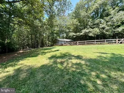 Exterior - 6512 Basil Ct, Manassas, VA 20112 photo 7 of 10