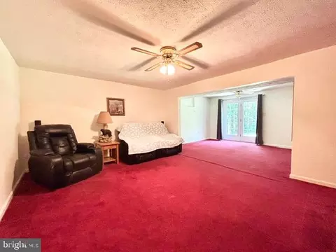 Living - 6512 Basil Ct, Manassas, VA 20112 photo 3 of 3