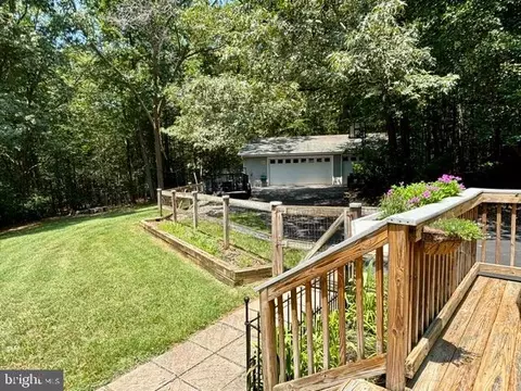 Exterior - 6512 Basil Ct, Manassas, VA 20112 photo 4 of 10