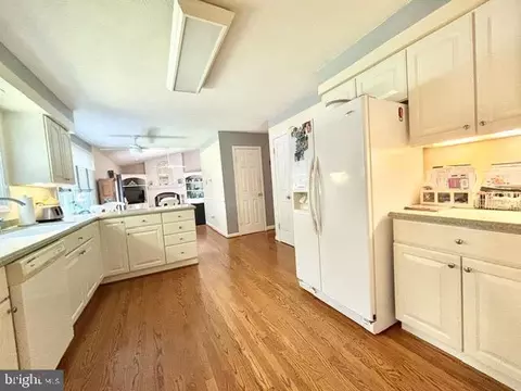 Kitchen - 6512 Basil Ct, Manassas, VA 20112 photo 4 of 4