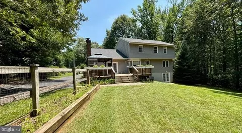 Exterior - 6512 Basil Ct, Manassas, VA 20112 photo 6 of 10