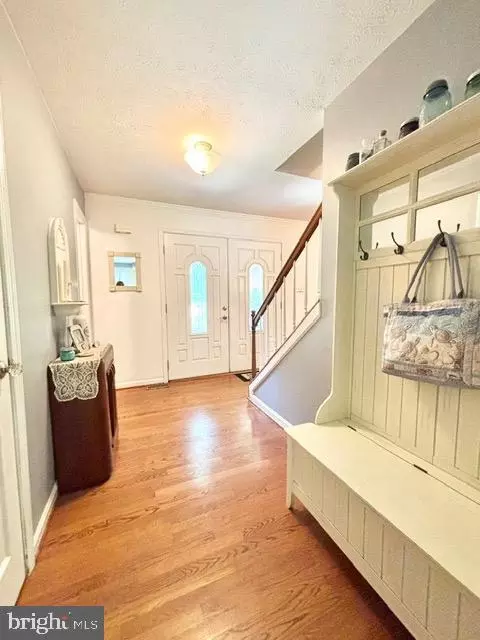 Entry Way - 6512 Basil Ct, Manassas, VA 20112 photo 2 of 2