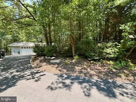 Exterior - 6512 Basil Ct, Manassas, VA 20112 photo 8 of 10