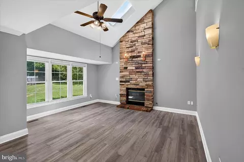 Living - 8209 Sunset Dr, Manassas, VA 20110 photo 4 of 4