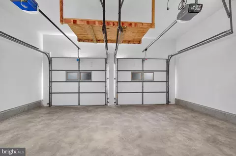 Entry Way - 8209 Sunset Dr, Manassas, VA 20110 photo 5 of 5
