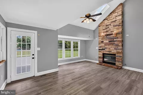 Living - 8209 Sunset Dr, Manassas, VA 20110 photo 4 of 4