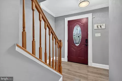 Entry Way - 8209 Sunset Dr, Manassas, VA 20110 photo 1 of 3