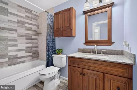 Bath - 8209 Sunset Dr, Manassas, VA 20110 photo 3 of 5