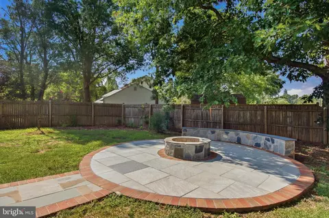 Exterior - 8209 Sunset Dr, Manassas, VA 20110 photo 7 of 8