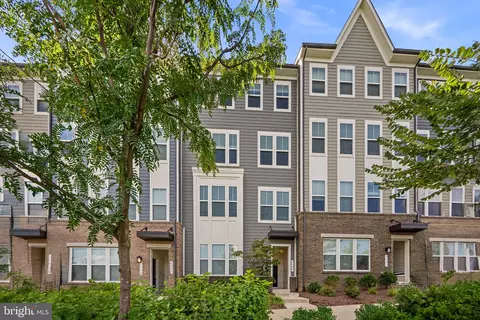 2323 Stephanie Tessa Ln, Woodbridge, VA 22191