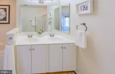 Bath - 15090 Danehurst Cir, Gainesville, VA 20155 photo 5 of 7