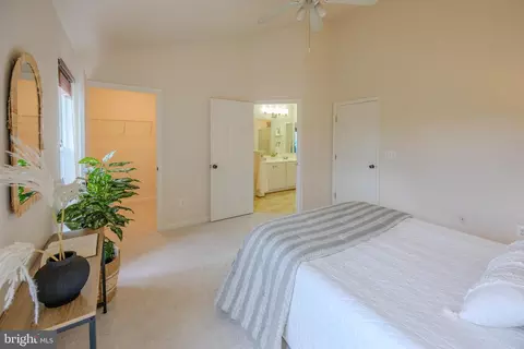 Bedroom - 15090 Danehurst Cir, Gainesville, VA 20155 photo 3 of 8