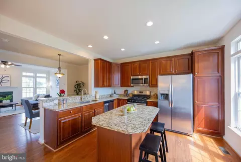 Kitchen - 15090 Danehurst Cir, Gainesville, VA 20155 photo 2 of 3
